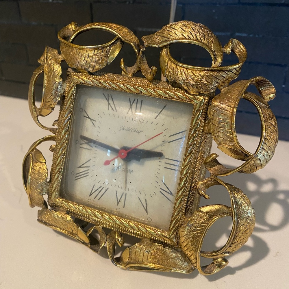 Vtg 50’s Guild Crest electric clock Rococo ornate Hollywood Glam Works 5.5”